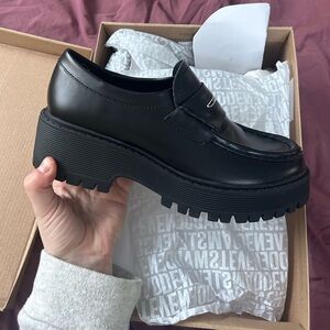 Steve Madden Malvern Loaders - Size 6